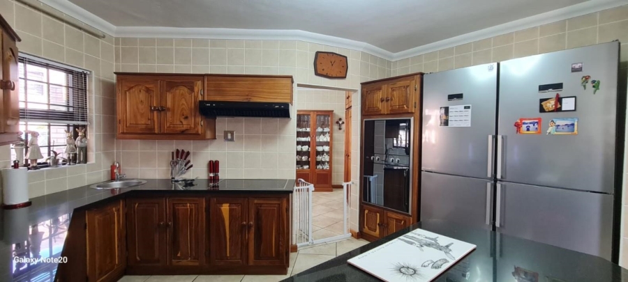 5 Bedroom Property for Sale in Noorsekloof Eastern Cape